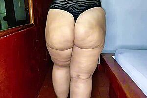 oh man, my stepmom's cleaning and her huge ass in those jeans is driving me wild in this real homemade colombian porn.