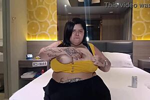Safada bbw exibindo seus peitoes - mary jhuana