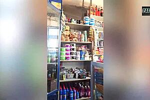 Madura Milf De Cabello Rizado Es Pillada En Una Bodega Ella Acepta Que Le Rompa El Culo Hasta Que Le Duela El Estomago A Cambio De Pagarle Sus Deudas!