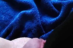 helsbels pumps her pierced greedy squirting pussy 👅💦