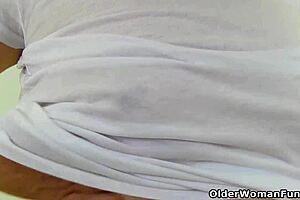 montse swinger's massive fat european milf ass in leggings bounces for hardcore pounding