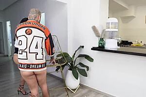 felipe skull sneaks whore fuck beside oblivious wife squirting everywhere