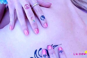 可爱金发嫩妹沙发脱光近拍妈妈试镜