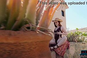 南方红发熟女Krystal Kitten户外脱光湿身大屁股