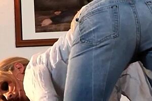 Julia Ann Shoves Huge Glass Dildo Deep in Wet Pussy!