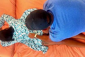 继母跟继子鸡巴同床睡老爸巴拿马上班