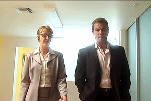 Jenaveve Jolie你干嘛穿高跟指奸Cody Milo光屁眼？