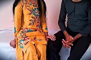 Indian punjabi mommy's big ass gets horny pounding in story porn movie!