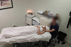 Whoa tattooed milf Kendal fucks her oiled masseuse 😍🍑💦