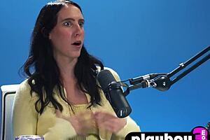 beautiful milf cadence lux fingers herself naked for playboy 😍💋🔥