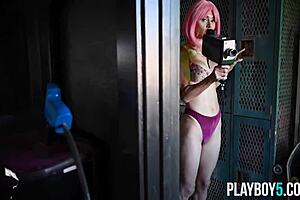 italian milf model noel leon poses her petite naked busty body