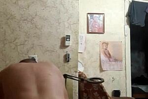 fat milf sucks pussy